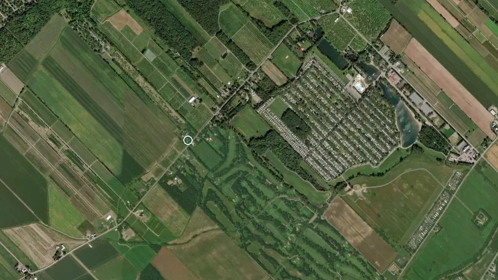 Aerial view of Camping Auclair and surroundings