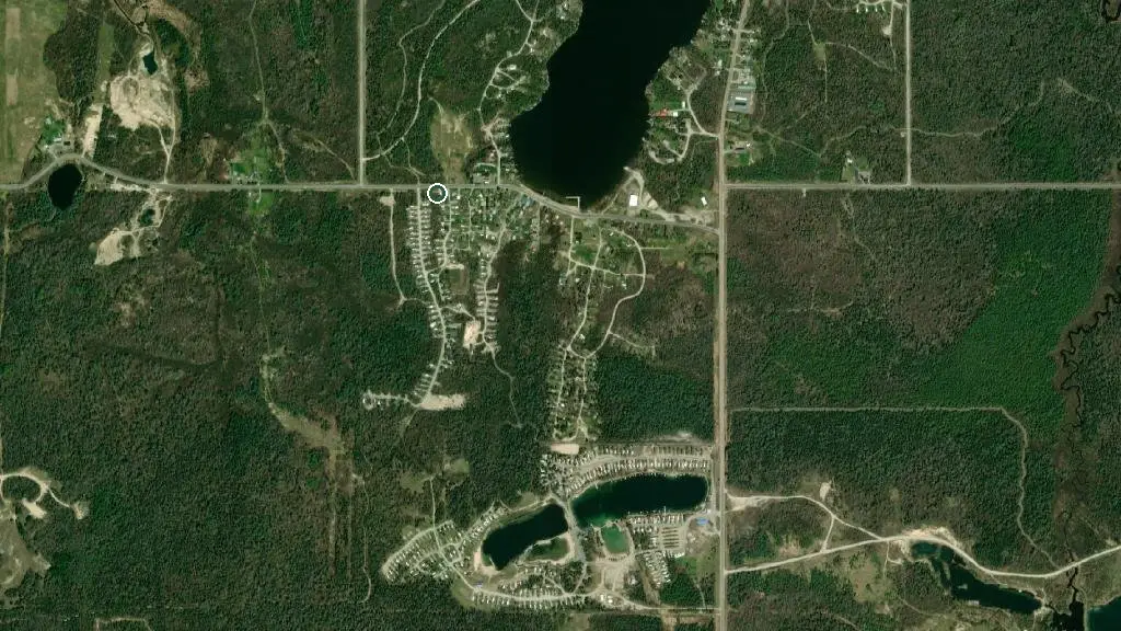 Aerial view of Lakeside campground and surroundings