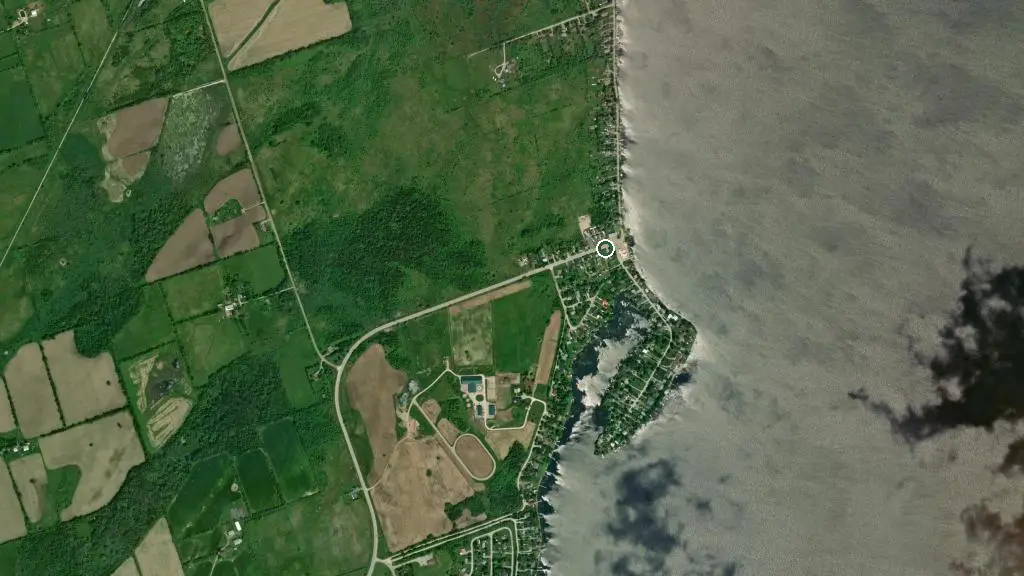 Aerial view of Long Beach Cottages & Trailer Park and surroundings