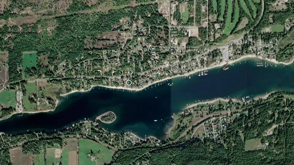 Aerial view of Cedars' Lakeshore Inn & Campground and surroundings