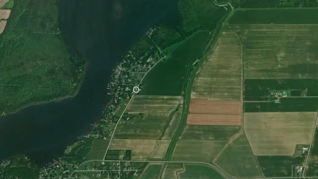 Aerial view of Camping Oasis du Richelieu and surroundings