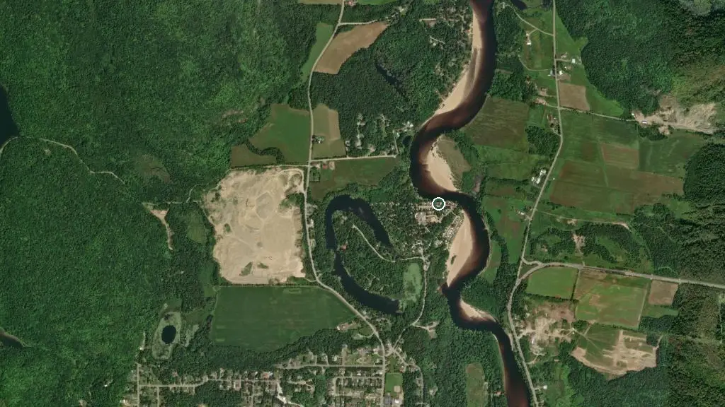 Aerial view of Camping Domaine des Cèdres and surroundings
