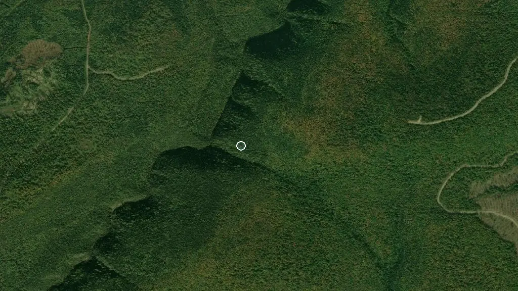 Aerial view of Refuge Le Corbeau and surroundings