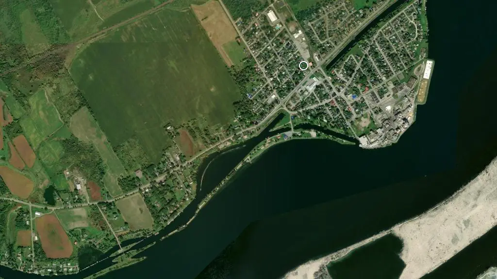 Aerial view of Cardinal/Ottawa South KOA and surroundings