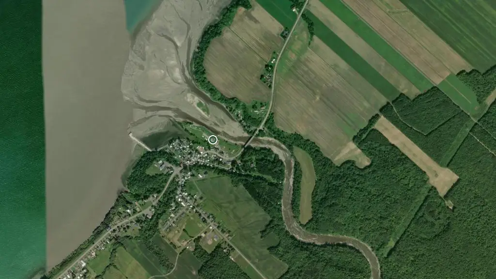 Aerial view of Camping municipal Parc de l'ïle de Leclercville and surroundings
