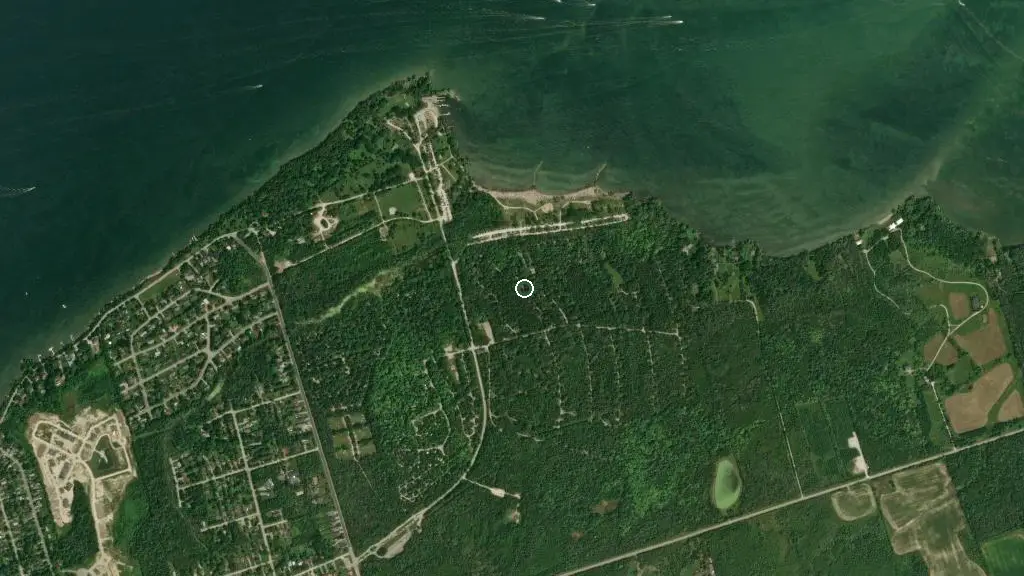 Aerial view of Sibbald Point - Lakeside Campground and surroundings