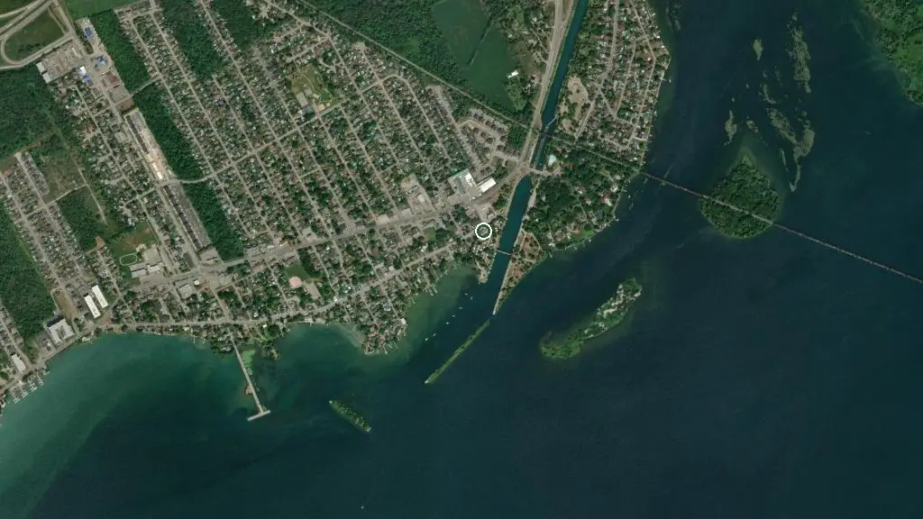 Aerial view of Coteau Landing 1991 Enr. and surroundings