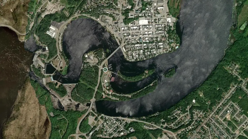 Aerial view of Camping Parc de l'Île Melville and surroundings