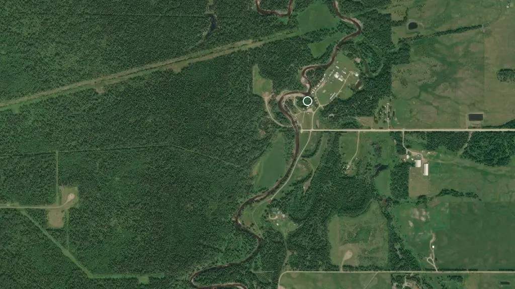 Aerial view of Em-Te Town Campground and surroundings