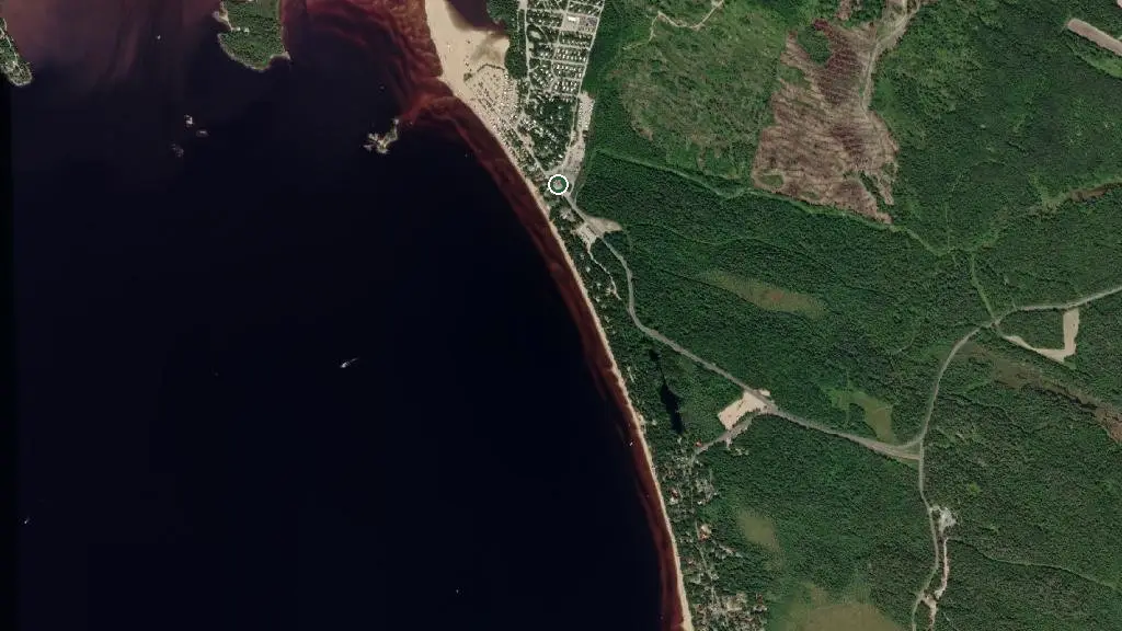 Aerial view of Parc National de la Pointe-Taillon - Secteur les Amicaux - Sépaq and surroundings