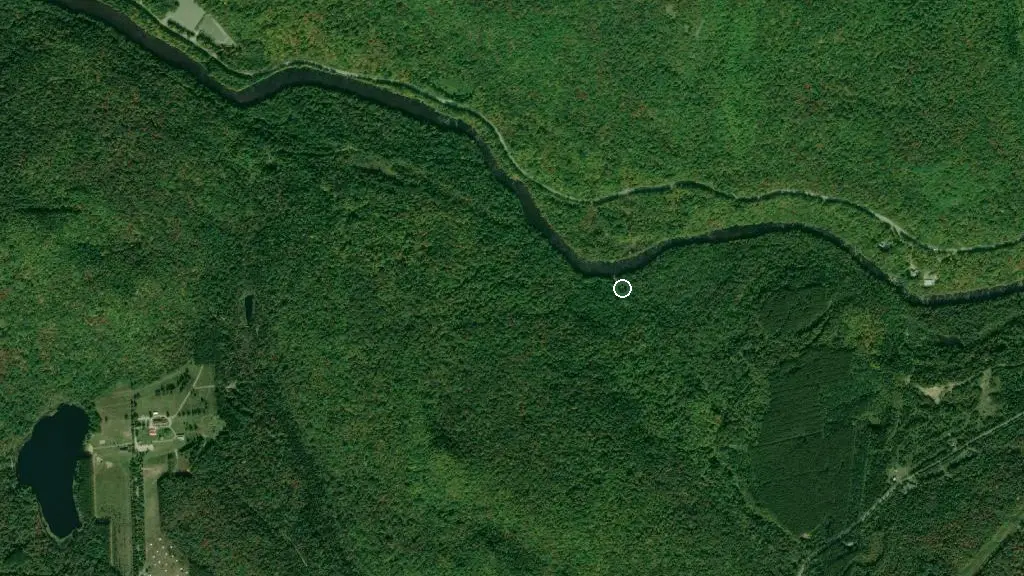 Aerial view of Refuge Audet and surroundings