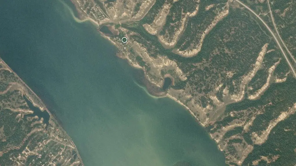 Aerial view of Lakeshore Resort and Campground and surroundings