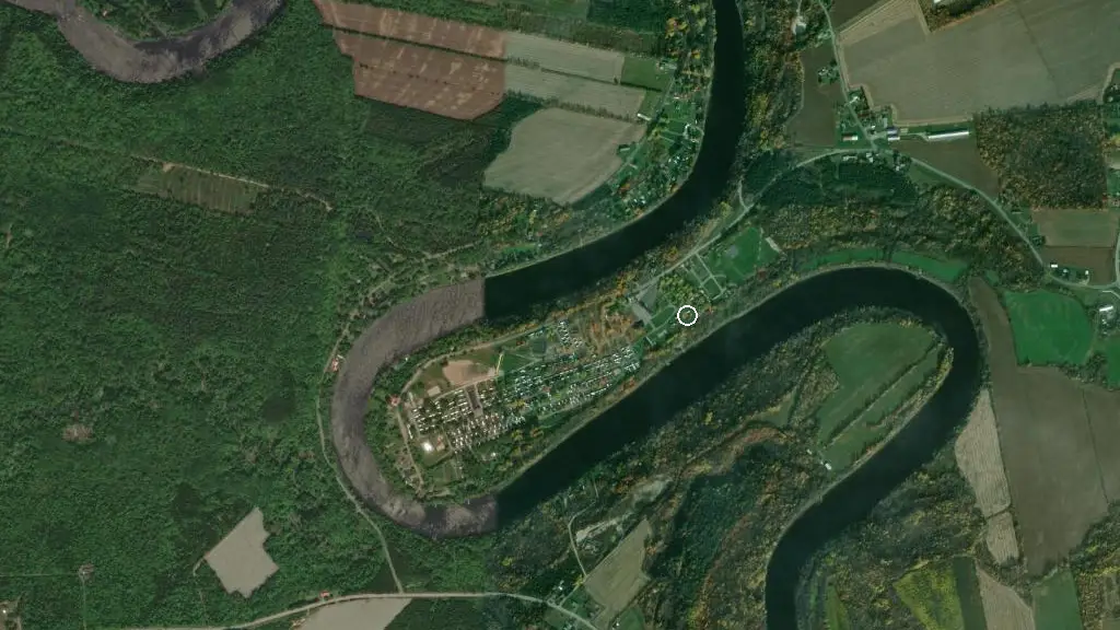 Aerial view of Camping Parc de la Péninsule and surroundings