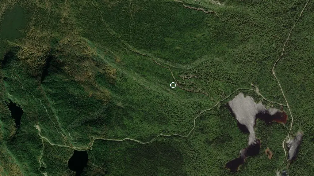 Aerial view of Refuge des Géants and surroundings
