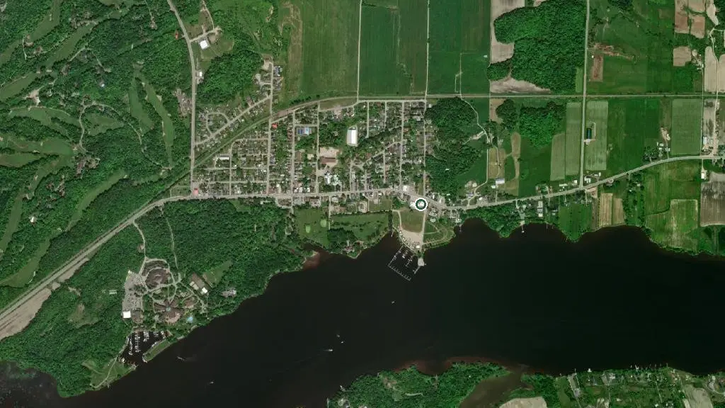 Aerial view of Marina/camping Municipalité de Montebello and surroundings