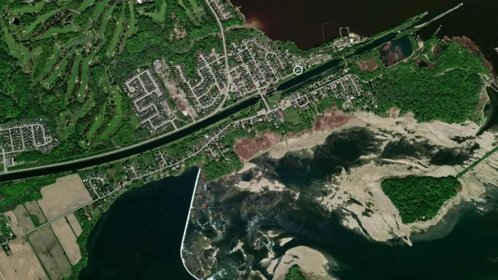 Aerial view of Camping Pointe des Cascades and surroundings
