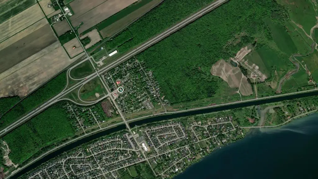 Aerial view of Camping Saint-Emmanuel and surroundings