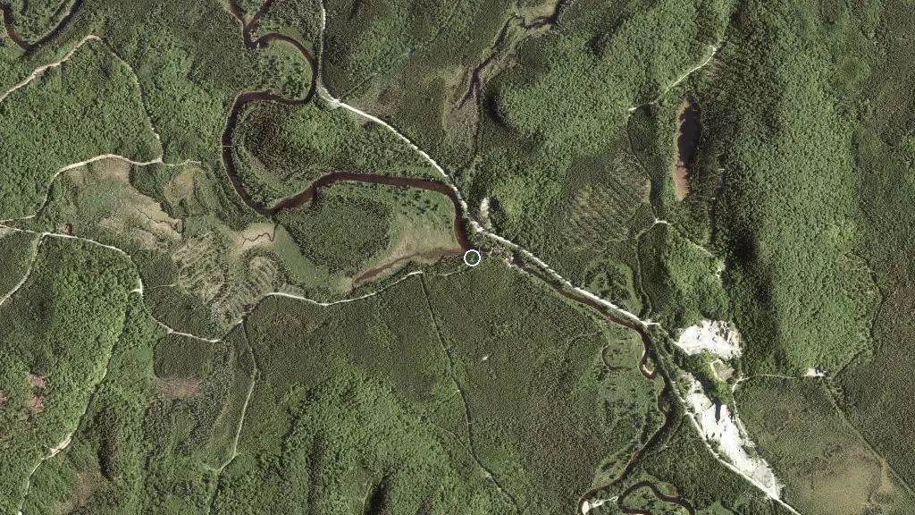 Aerial view of Refuge des Draveurs and surroundings