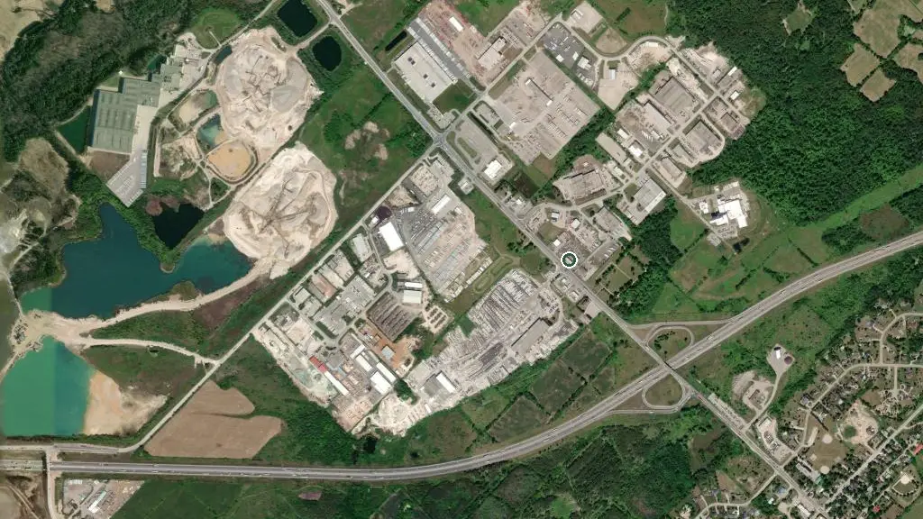 Aerial view of Emerald Lake Inc Trailer Resort & Water Park and surroundings