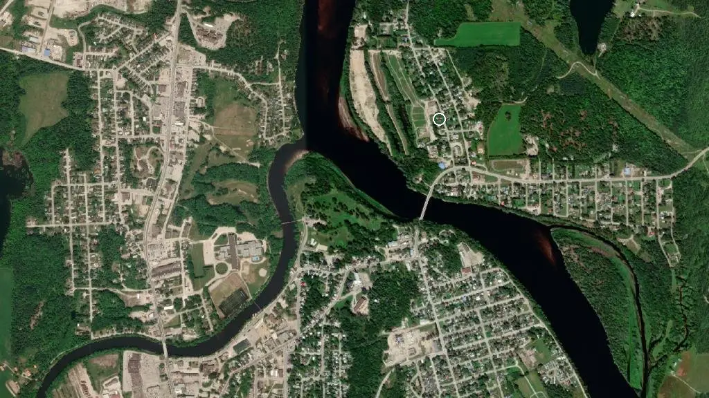 Aerial view of Chasse-Galerie Base Plein-Air and surroundings