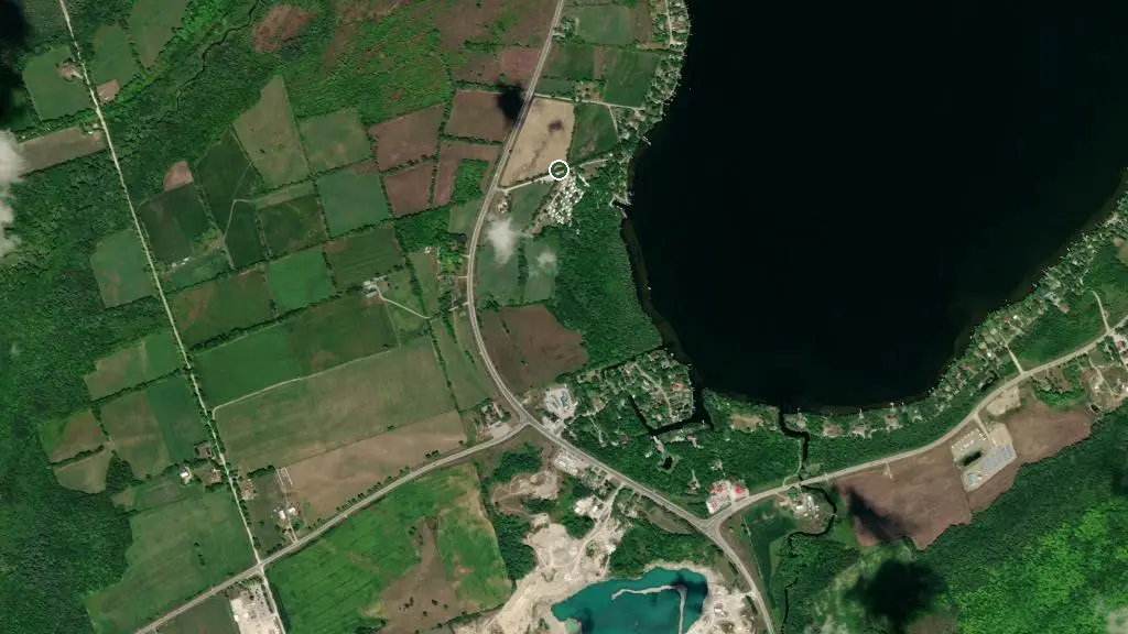 Aerial view of Sunny Acres Resort and surroundings