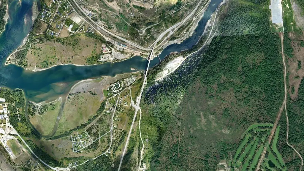 Aerial view of Kootenay River RV Kampground and surroundings