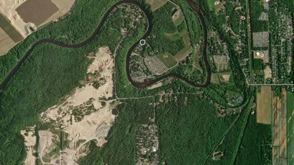 Aerial view of Camping Nadeau and surroundings
