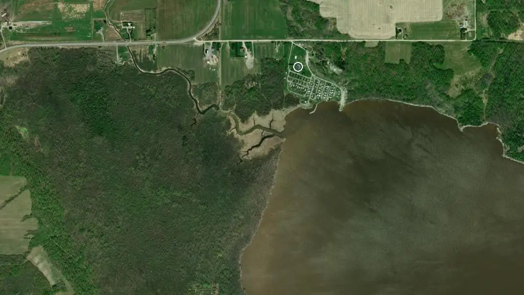 Aerial view of Parc Sutton Bay Park and surroundings