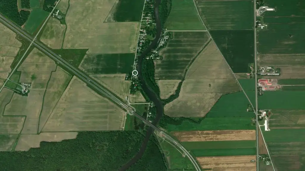 Aerial view of Marina camping lac Champlain and surroundings