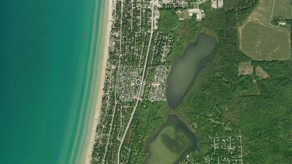 Aerial view of Carson’s Camp and surroundings