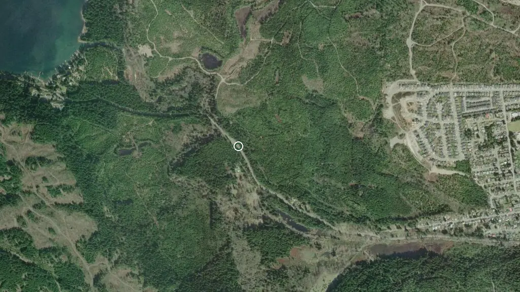 Aerial view of Cumberland Lake Park Campground and surroundings