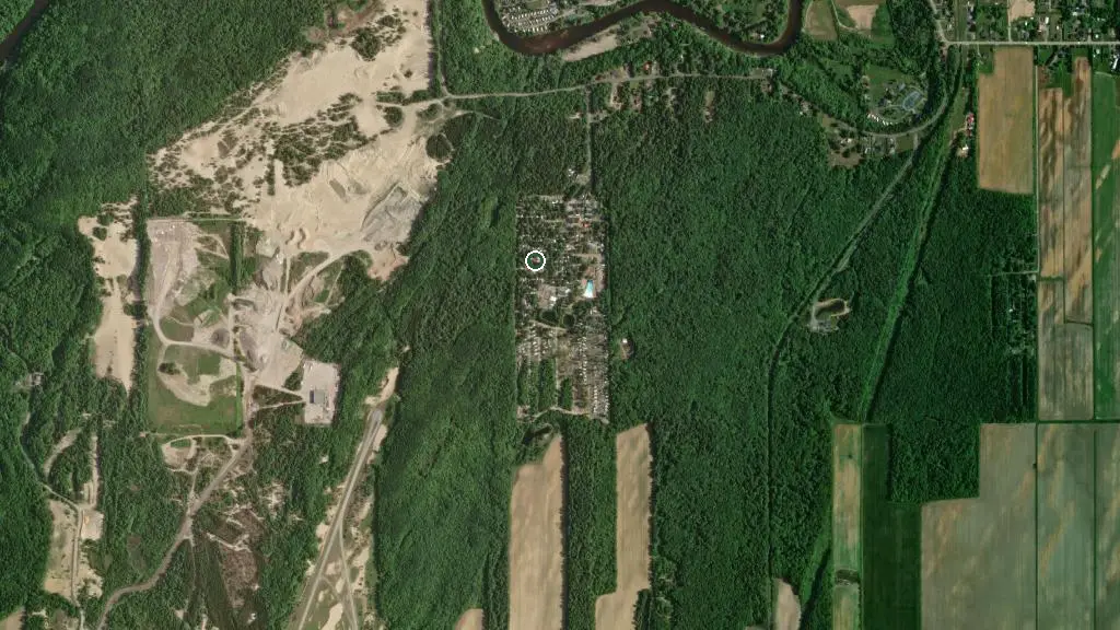 Aerial view of Camping Paradis and surroundings