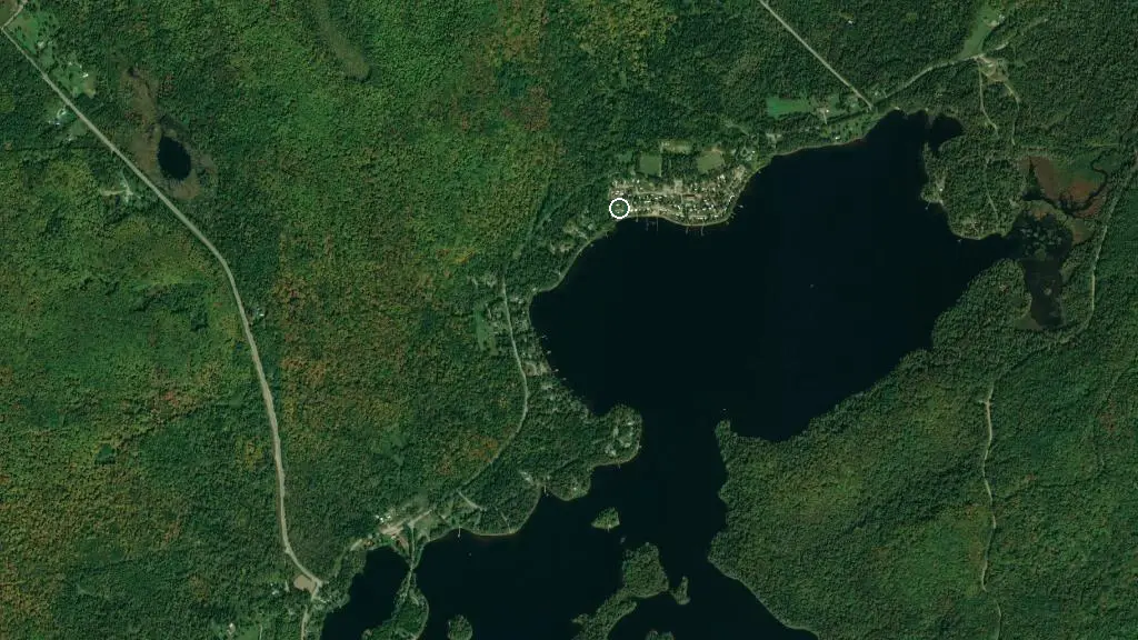 Aerial view of Camping Manitou and surroundings
