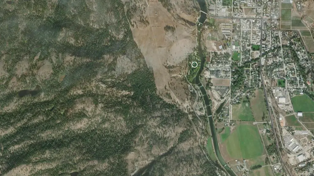 Aerial view of sx̌ʷəx̌ʷnitkʷ Provincial Park (Okanagan Falls) and surroundings