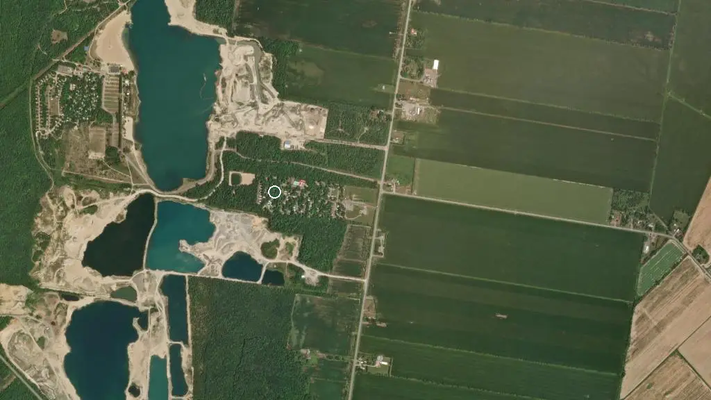 Aerial view of Camping Saint-Polycarpe and surroundings